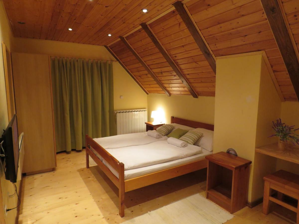 Guesthouse Stefanac Otočac Eksteriør billede